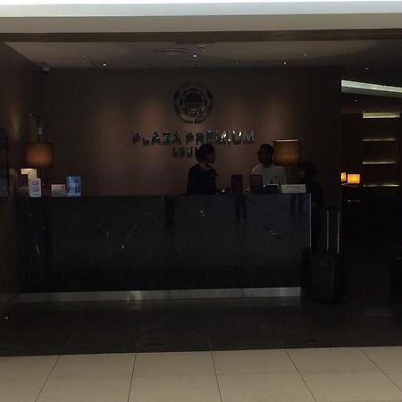 Plaza Premium Lounge Hotel Баян Лепас Екстериор снимка