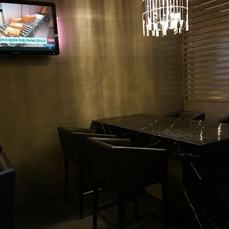 Plaza Premium Lounge Hotel Баян Лепас Екстериор снимка
