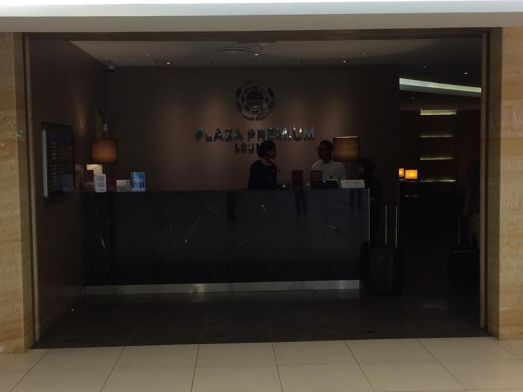 Plaza Premium Lounge Hotel Баян Лепас Екстериор снимка