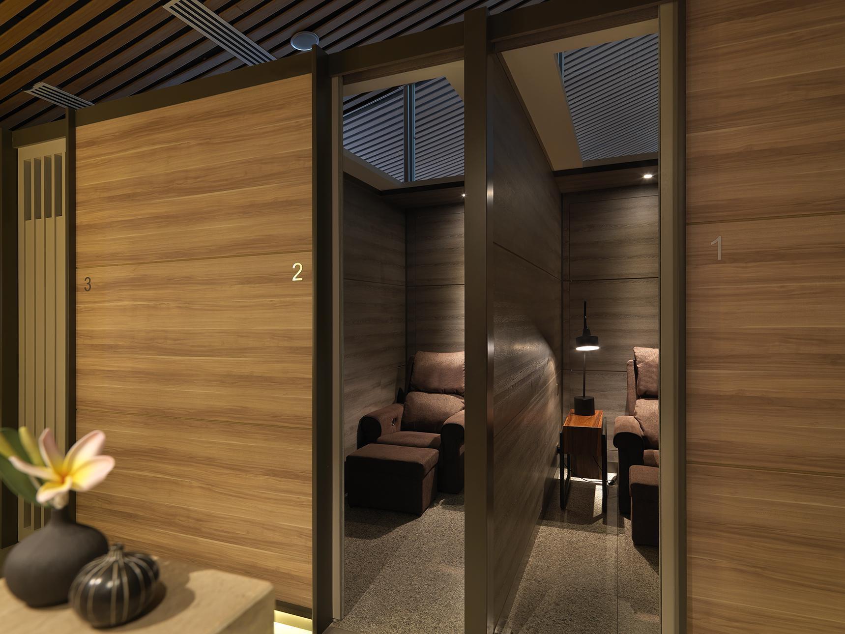 Plaza Premium Lounge Hotel Баян Лепас Екстериор снимка