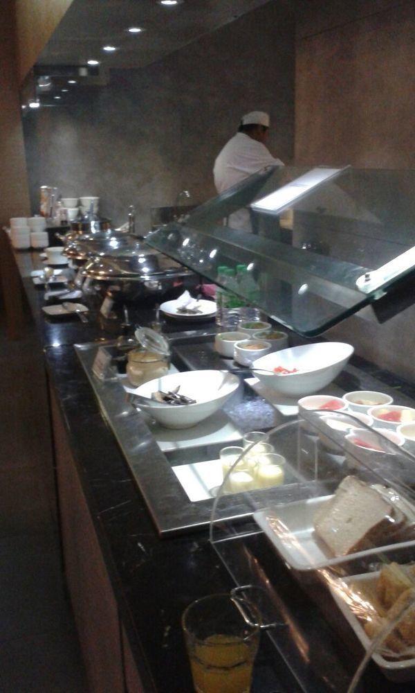 Plaza Premium Lounge Hotel Баян Лепас Екстериор снимка