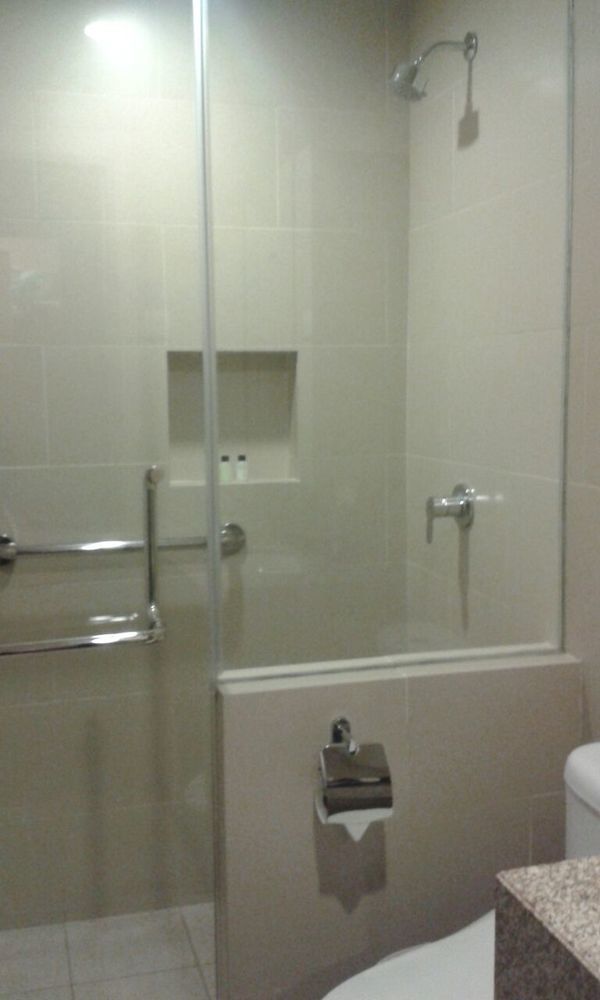 Plaza Premium Lounge Hotel Баян Лепас Екстериор снимка