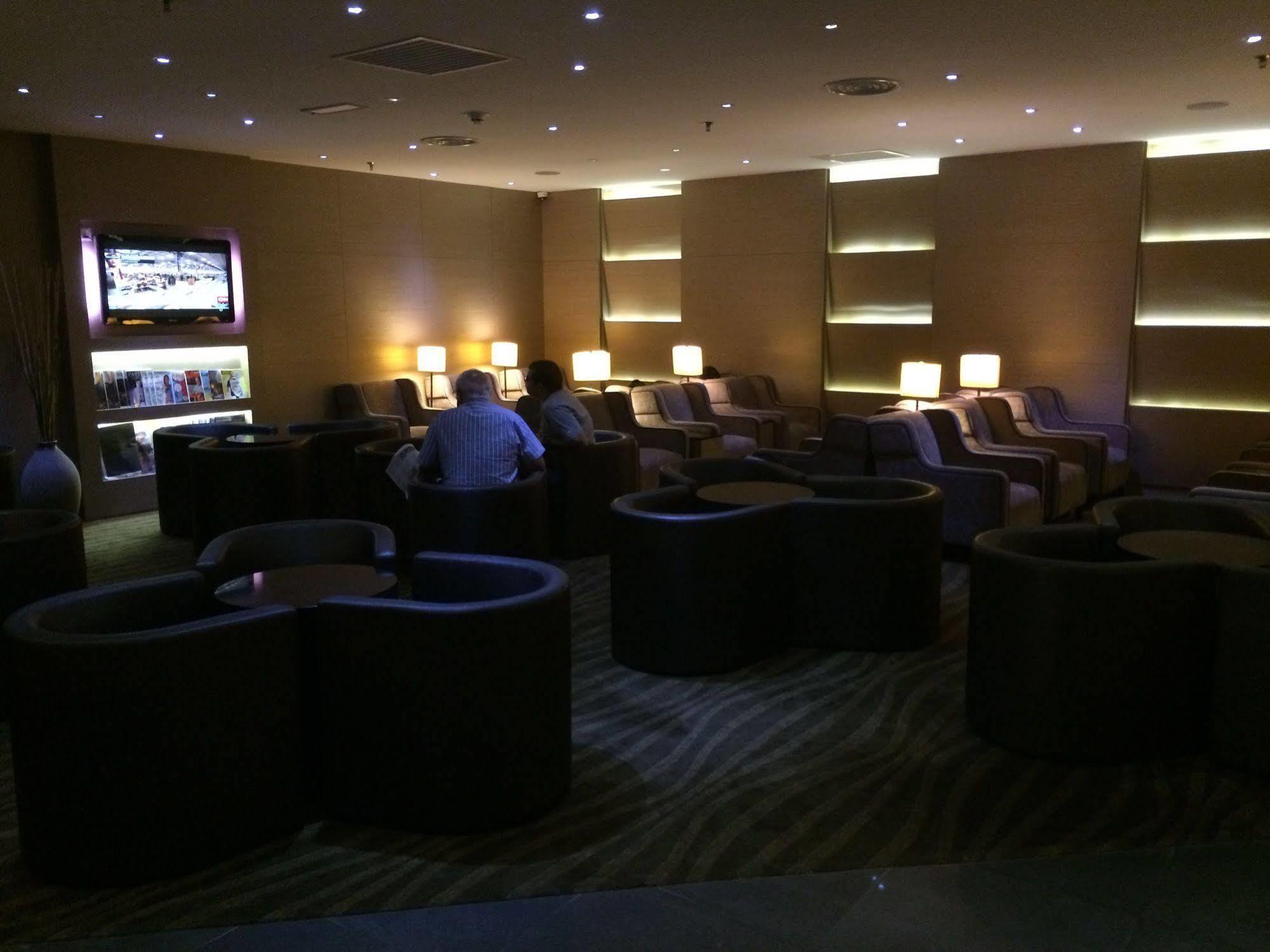 Plaza Premium Lounge Hotel Баян Лепас Екстериор снимка